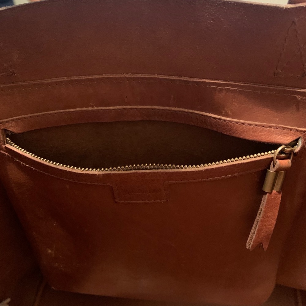 Madewell medium transport tote in English saddle